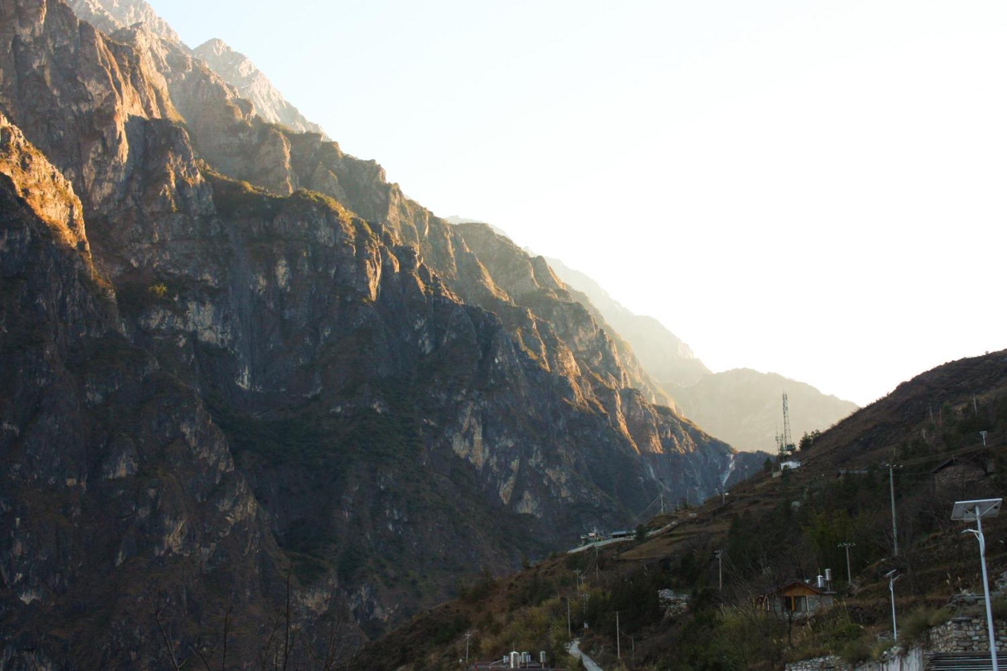 Tiger Leaping Gorge Sean'S Spring Guesthouse Shangri-La Eksteriør billede