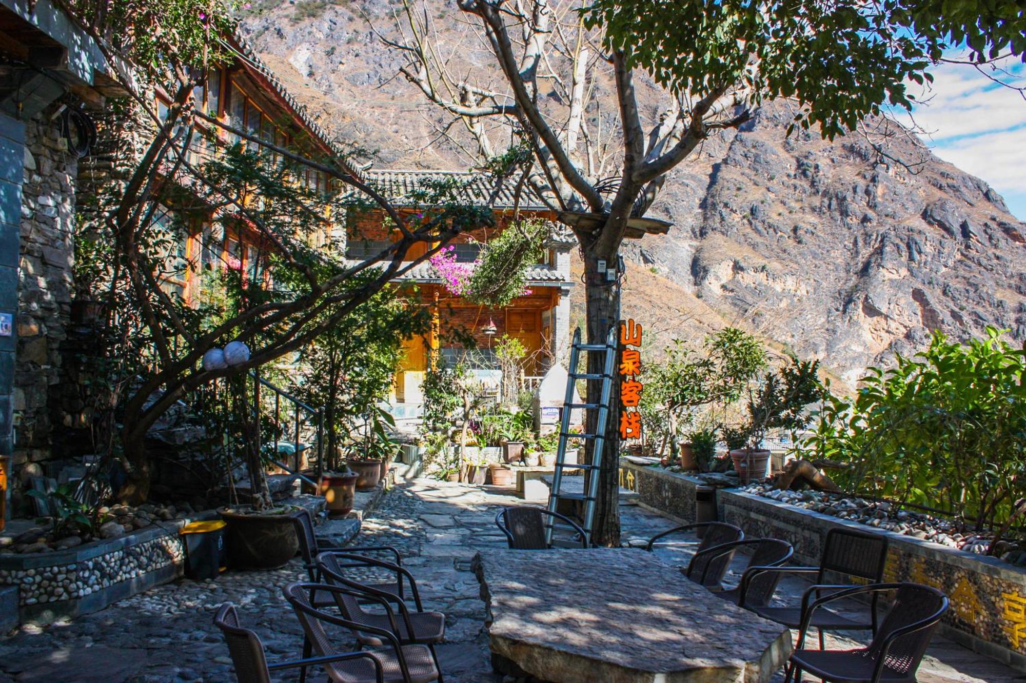 Tiger Leaping Gorge Sean'S Spring Guesthouse Shangri-La Eksteriør billede