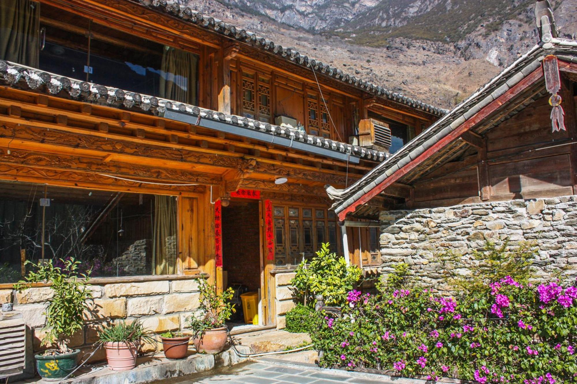 Tiger Leaping Gorge Sean'S Spring Guesthouse Shangri-La Eksteriør billede